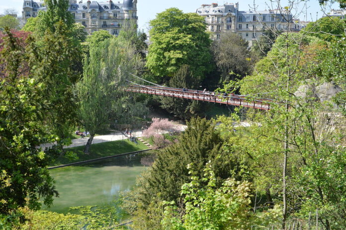 Suspended footbridge, Buttes Chaumont, Paris.
